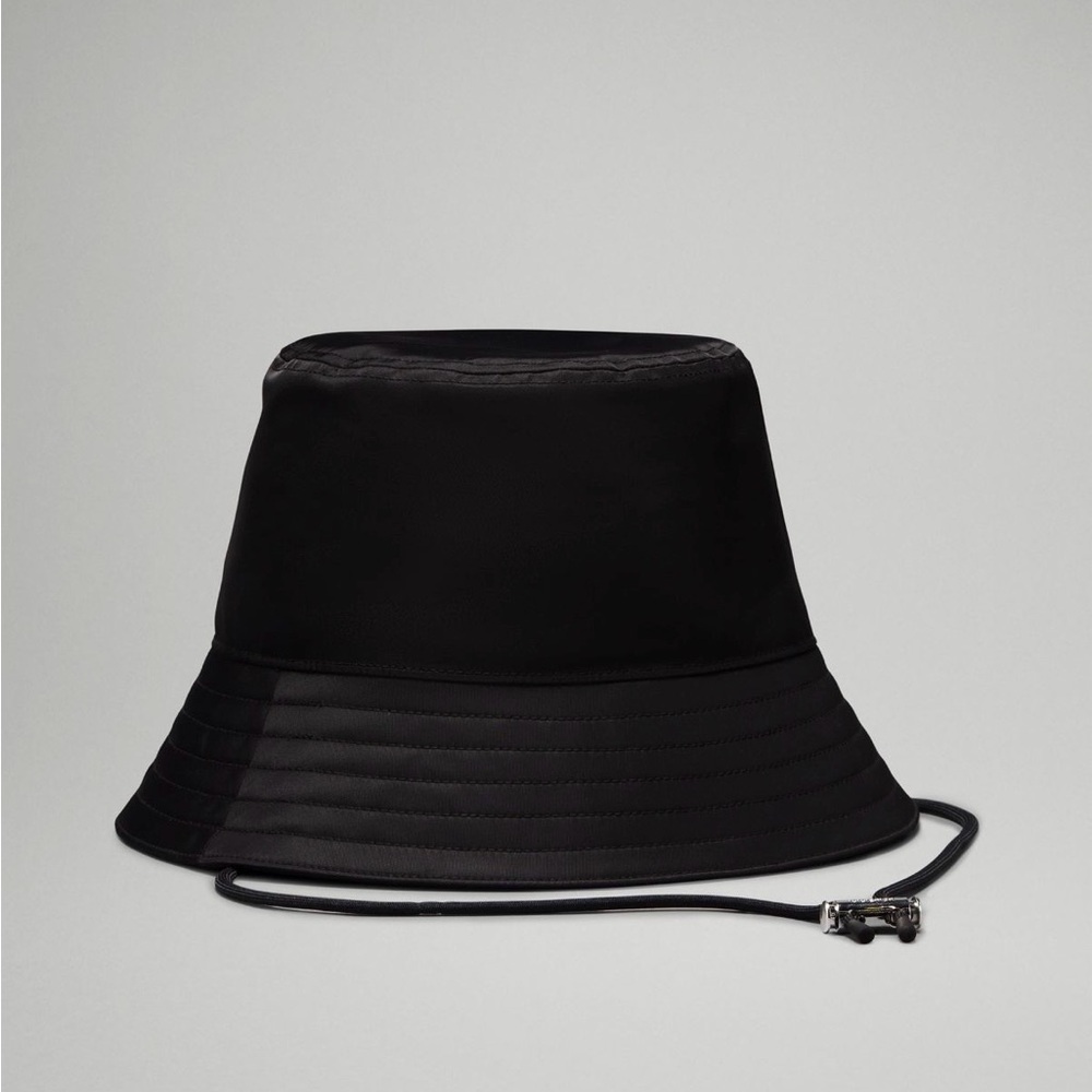 Lululemon Nylon Bucket Hat in size M/L